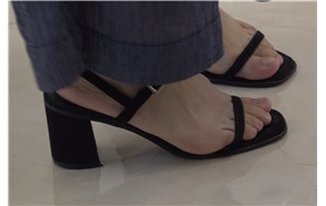 深情款款的凉高美足文静女孩 [3.16 GB/avi]