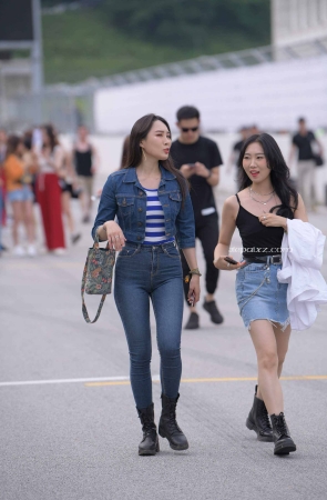 街拍牛仔外套蓝牛美女 2