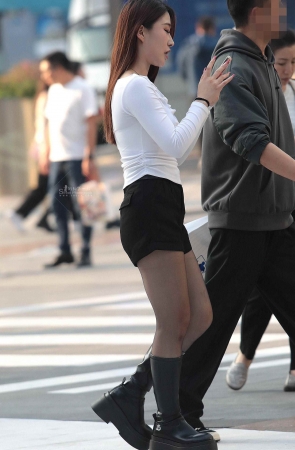 街拍黑丝少妇