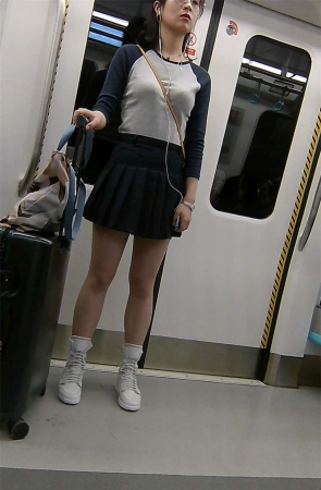 城铁上的眼镜美眉