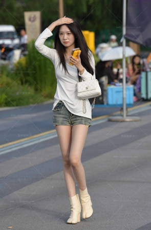 24616-26=68√纤细美腿热裤女生 14P