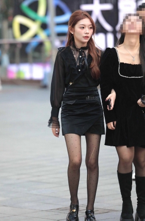 街拍黑丝妹子-13P