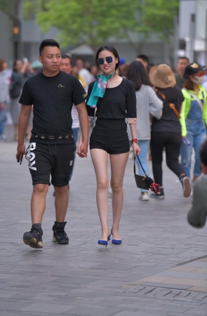 性感白嫩长腿少妇