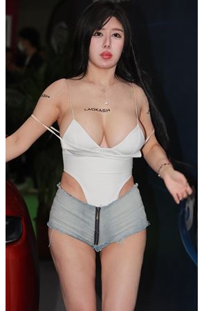 肉感美女小七(101P)