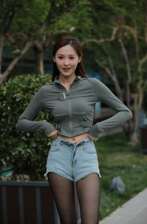 高挑牛仔短裤 [84P-802MB] 