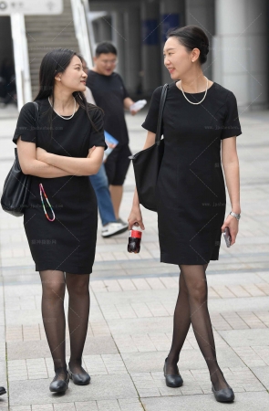 2467-39=84√街拍黑丝素人少妇 14P