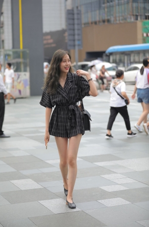 身材曼妙的长腿美眉