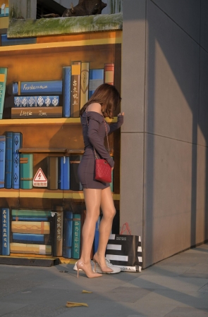 灰色连体包臀裙美女