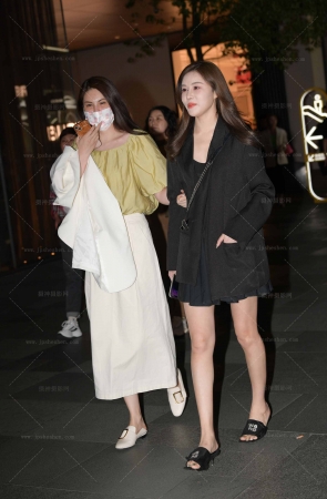 23427-35=66√街拍凉拖美腿小姐姐 16P