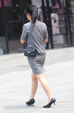 诱惑肉丝高跟街拍OL