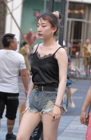 性感热裤大白腿，我好喜欢