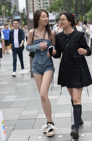 悄悄跟你说，有个帅哥看我240227-8-48 15P