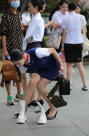 偶遇空乘小姐姐肉 丝换鞋