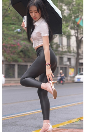 （视频）漂亮的皮裤紧身美女[8.41G/MP4]