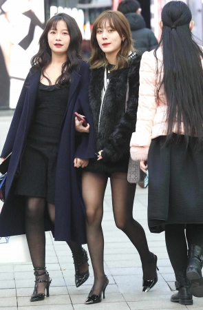 诱惑黑 丝高跟妹子