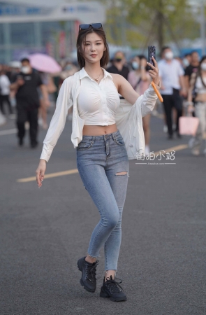 搭讪甜美的牛仔小姐姐