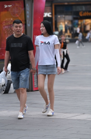 牛仔裙肉丝美腿