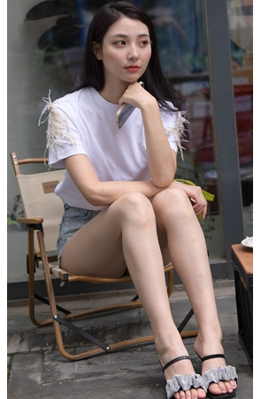 蓝色牛仔热裤美女【套图+视频】