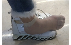 4k-肉丝蓝牛运动鞋街拍美女试高跟鞋