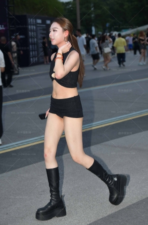 24615-18=56√没有短，只有更短～时尚豪放小姐姐 16P