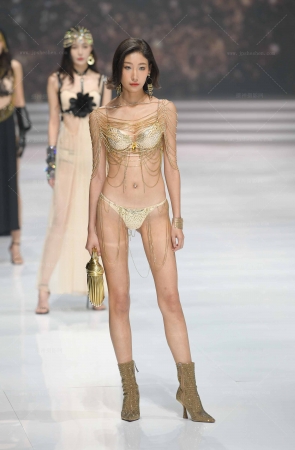 布迪内衣品牌专场大秀～主打狂野性感风格 11P