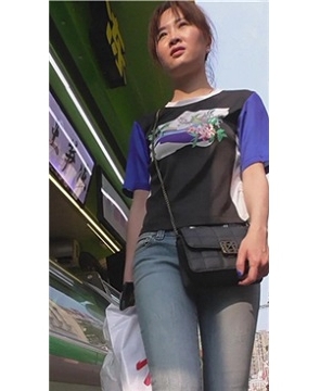 紧身牛仔裤美女姐姐，朴素的妹子 [697 MB]