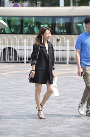 街拍凉高跟美女