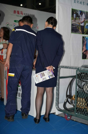 经典黑丝OL制服的物业小姐姐