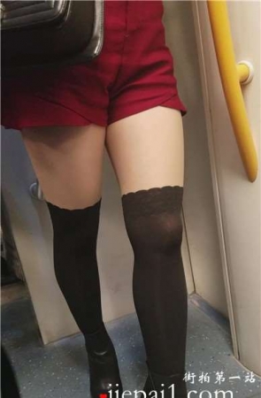 4k-黑色长筒丝袜雪白美腿美眉