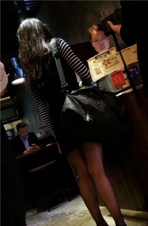 4K-短裙黑丝高跟鞋极品街拍美女视频