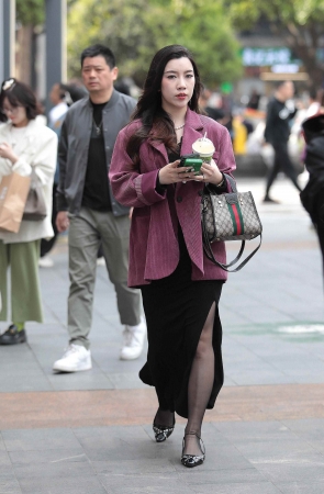 街拍黑丝高跟shaofu