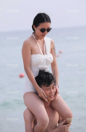 性感de连体白色比基尼