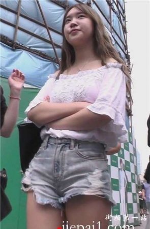 街拍超短牛仔热裤一字肩美女 [2.09 GB]