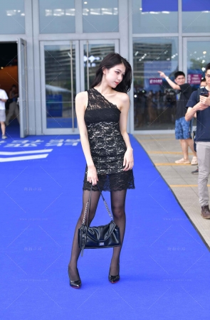 蕾丝裙黑丝高跟