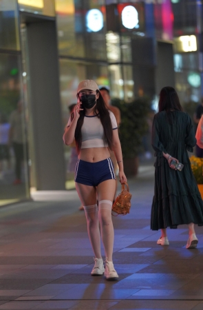 多久没看到这样的打扮了