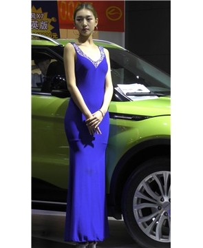 4k-文静好身材车模红蓝礼服