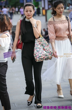 李欢原创——–黑裤，丰腴