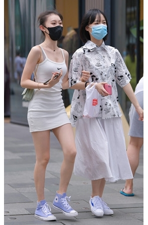 吊带包臀裙小姐姐(67P)[760MG/JPG]