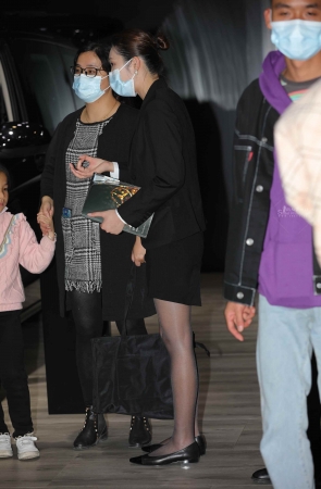 【街拍心灵】奔驰销shou街拍黑丝美腿制服