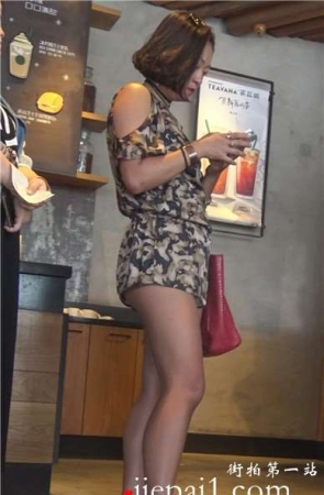 4k-人字拖丰满美腿美女 [3.33 GB]