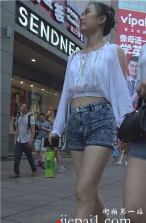 4k-热裤白衬衫美女姐妹 [2.67 GB]