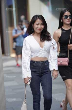 举手投足间赋予特别的吸引力