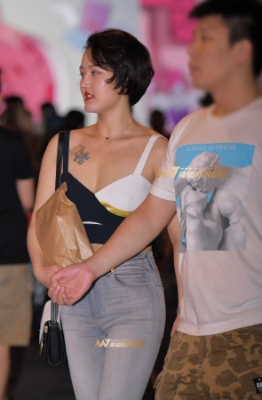 夜拍性感牛仔少妇