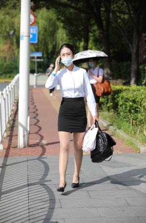 【街拍心灵】空乘小姐姐面试街拍高跟肉丝美腿制服