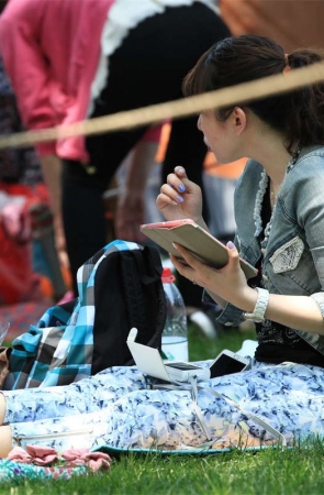 No1177 少妇大白脚既然露的纯粹，就要拍的彻底