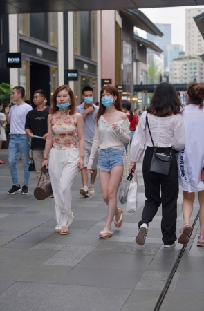 迷人de热裤女孩，我又爱了