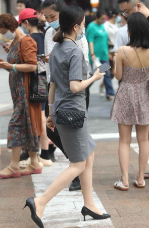 性感肉丝街拍高跟OL