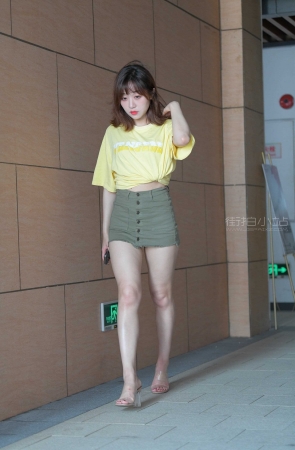 [红石专区] 绿色短裙女孩 【图片➕视频】