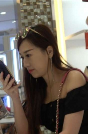 4K 超高颜值肉丝美足美女 [1.99 GB]