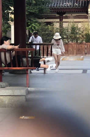 浑圆白短裤妹妹